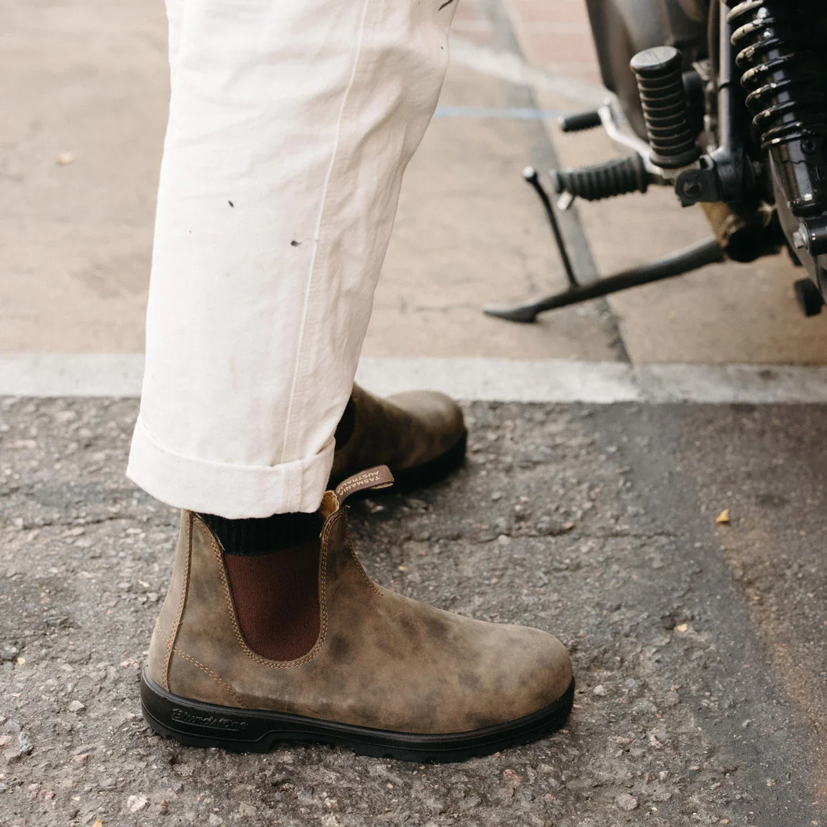585 Chelsea Boot - Rustic Brown - Image 3